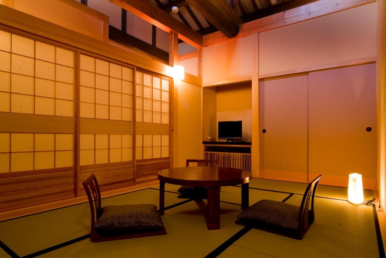 Miyama Ouan Kyoritsu Resort Такаяма Екстериор снимка A traditional Japanese room
